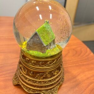 Taylor Swift Cabin Snow Globe with Gold Base